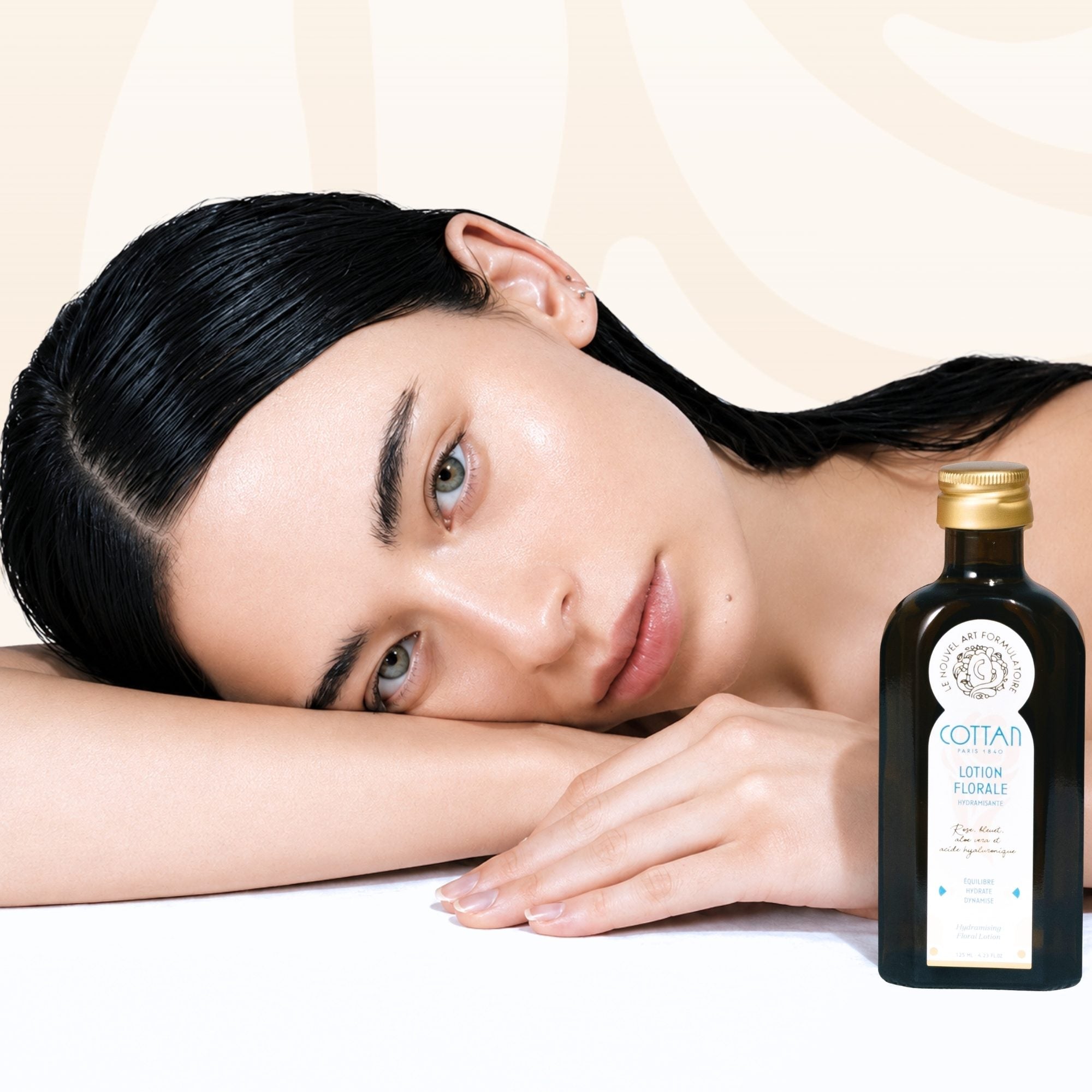 COTTAN Hydrating Floral Lotion — Applying the product to the skin
